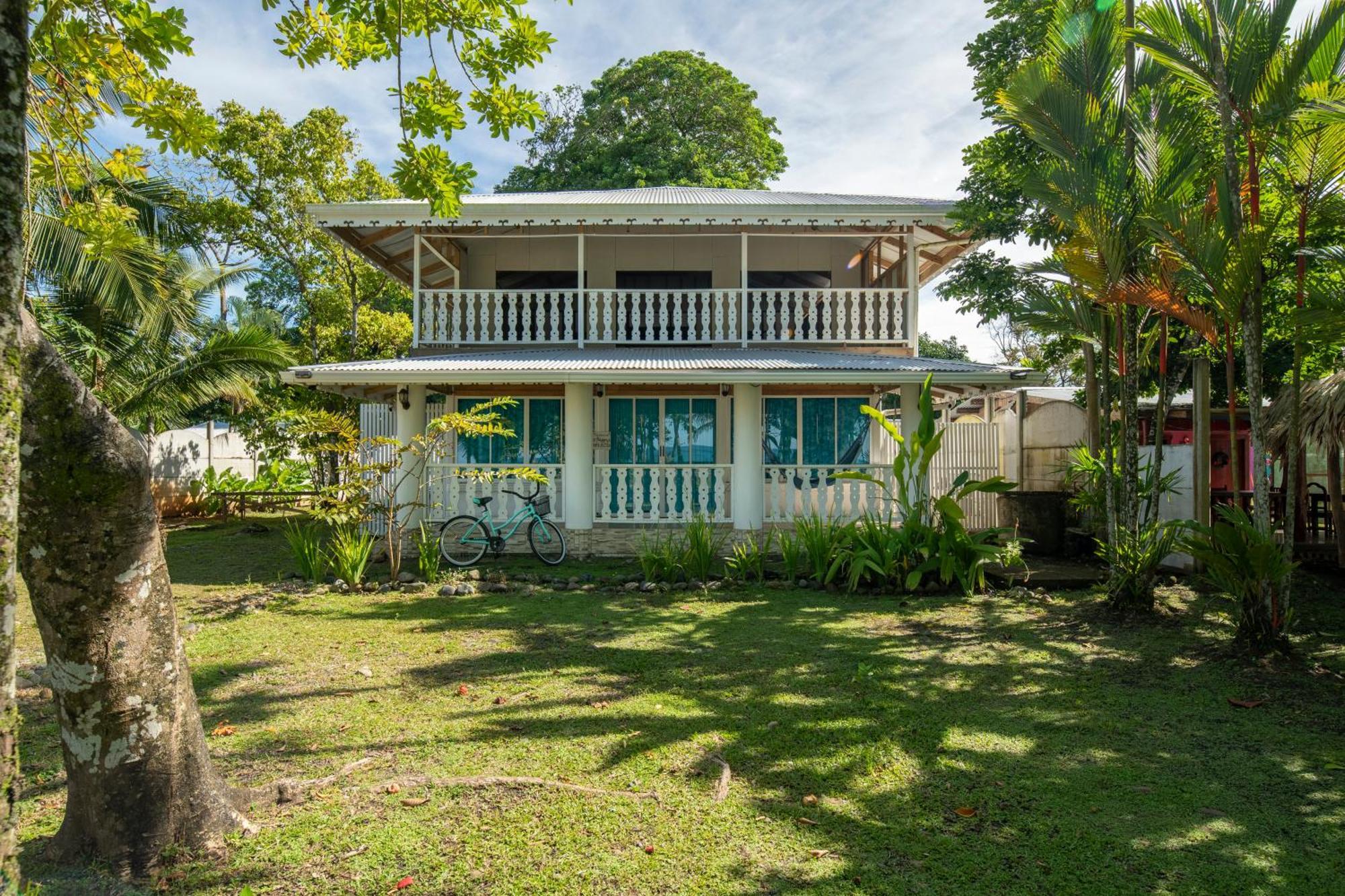 Casa Blanca Beachfront House With Shared Pool Access Pangea Lodge Manzanillo  Luaran gambar